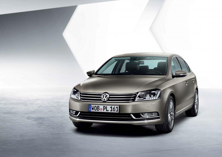  Volkswagen Passat 2010 года  (фото 23 из 37)